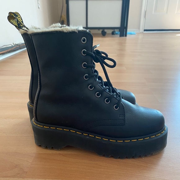 Dr. Martens size 7 - Picture 2 of 2